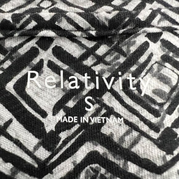 Relativity Short Sleeve Black/Gray Geometric Top Round Neck Womens Size Small - Picture 8 of 9